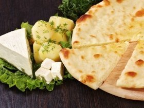Осетинский пирог с картошкой и осетинским сыром