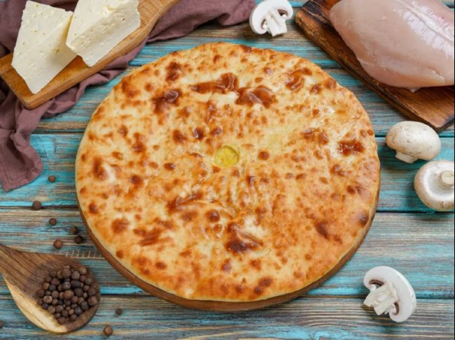Осетинский пирог с курицей, сыром и грибами