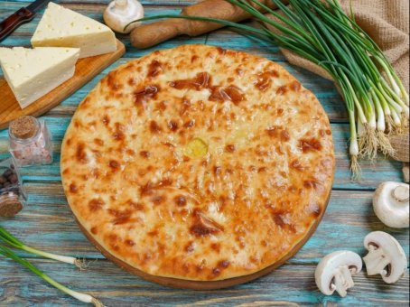 Осетинский пирог с сыром, зеленым луком и грибами Осетинский пирог с сыром, зеленым луком и грибами