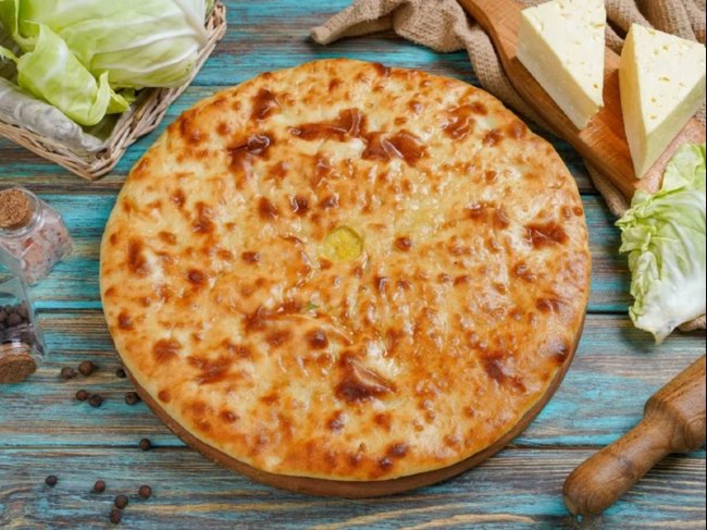 Осетинский пирог с капустой, сыром и грибами