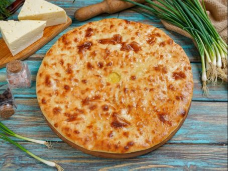 Осетинский пирог с сыром и зеленым луком Осетинский пирог с сыром и зеленым луком