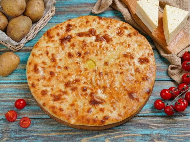 Осетинский пирог с сыром, картофелем и помидорами