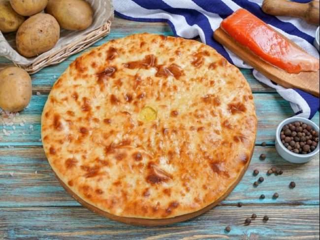 Осетинский пирог с семгой и картошкой